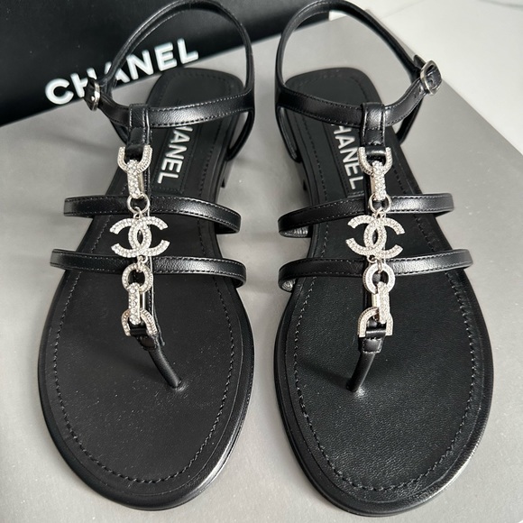 Chanel 2023 black leather thong sandals with crystals cc logo size 36 - Picture 1 of 13